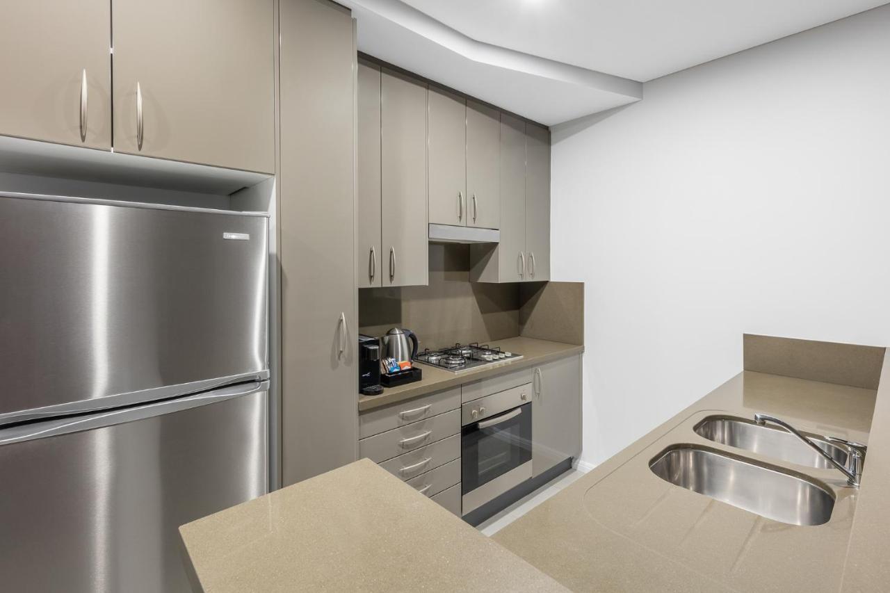 Meriton Suites Kent Street, Sydney Exterior photo A typical kitchen in a student apartment