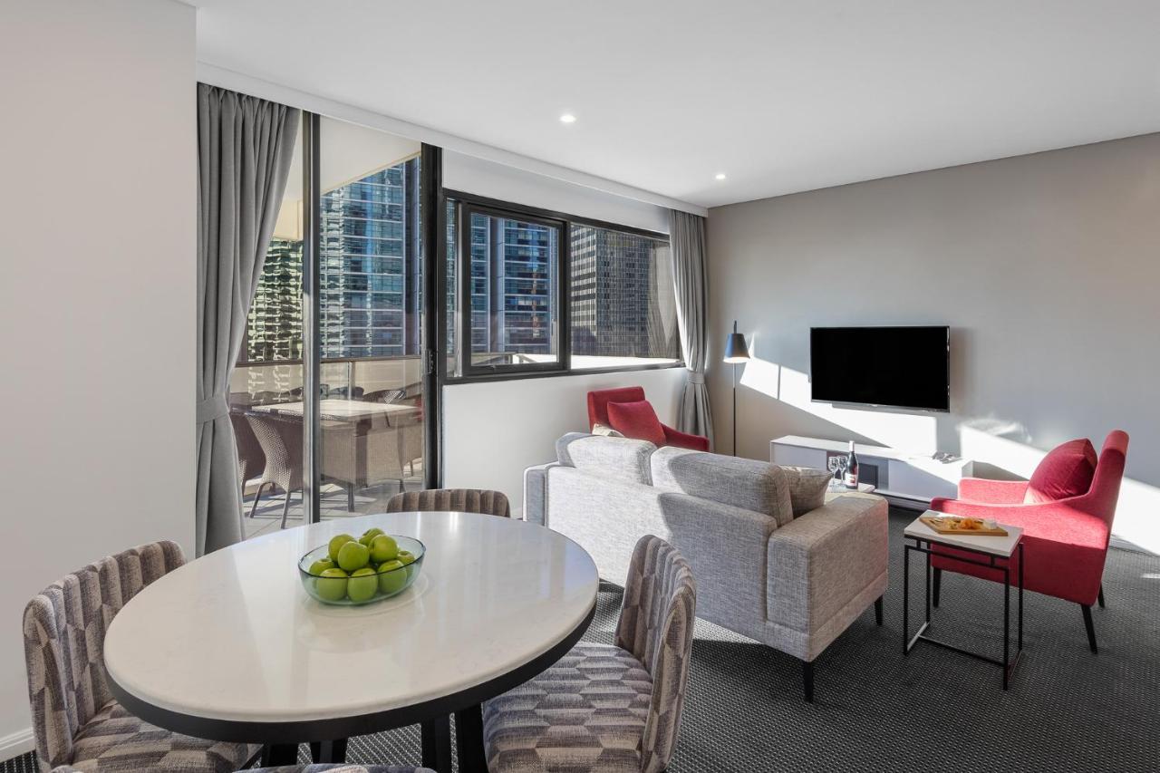 Meriton Suites Kent Street, Sydney Exterior photo A staged apartment at The Standard